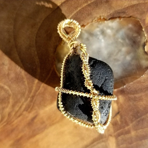 The Krystal Perspective Jewelry - Basalt Aromatherapy Pendant 🌟🌙